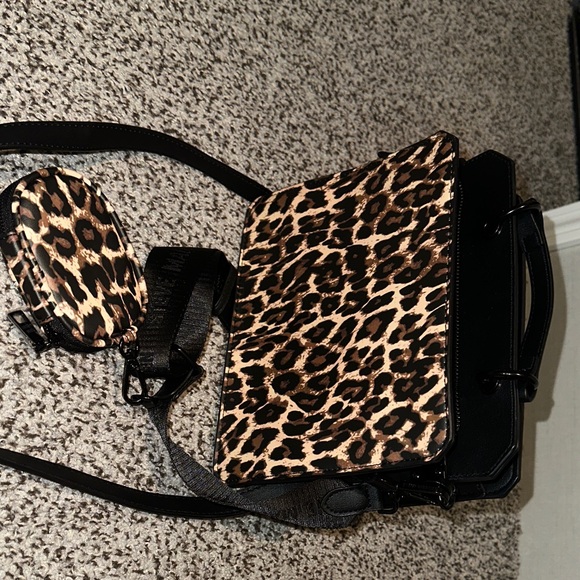 Steve Madden Leopard Print Crossbody Bag with Black Accents - Picture 5 of 10